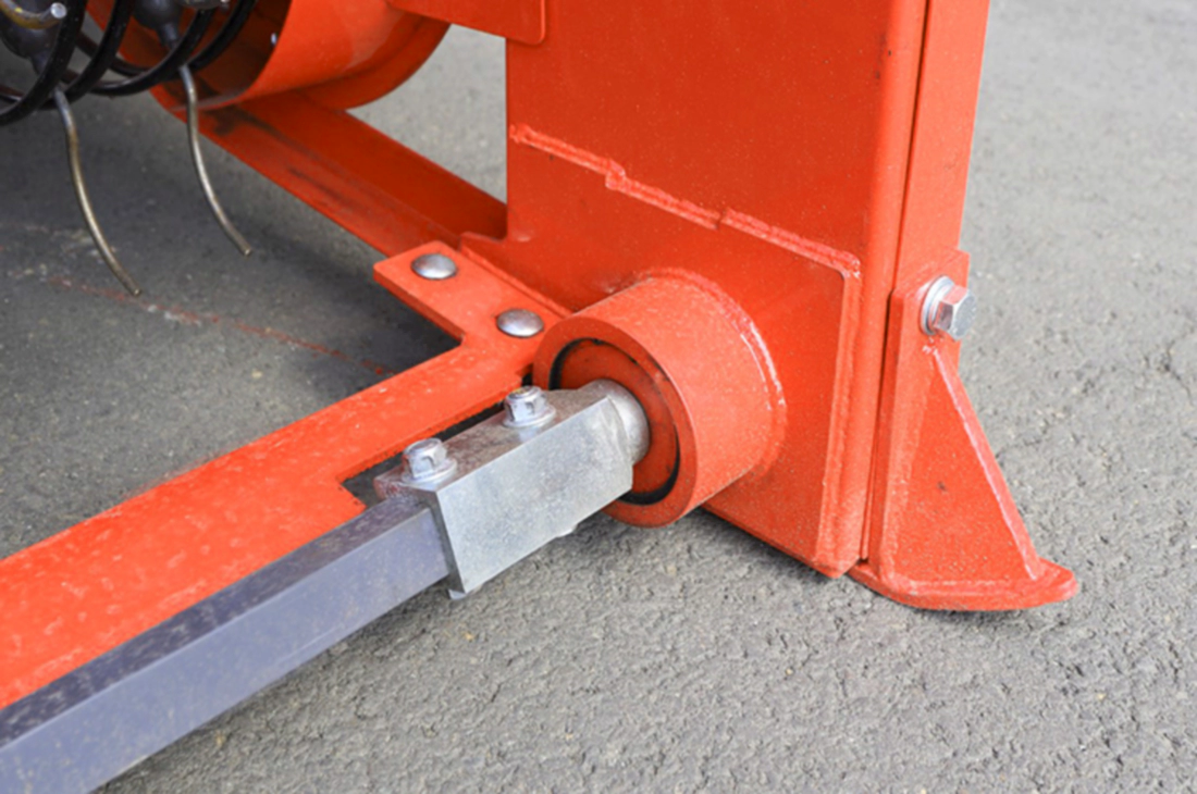 Gros plan sur les lames de coupe de précision et le système de convoyeur flexible de la Digger