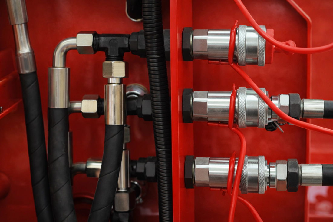 Heavy duty hydraulic system controlling the bale density