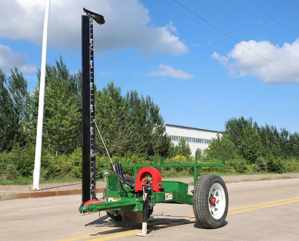 Front profile of the robust single blade lawn mower