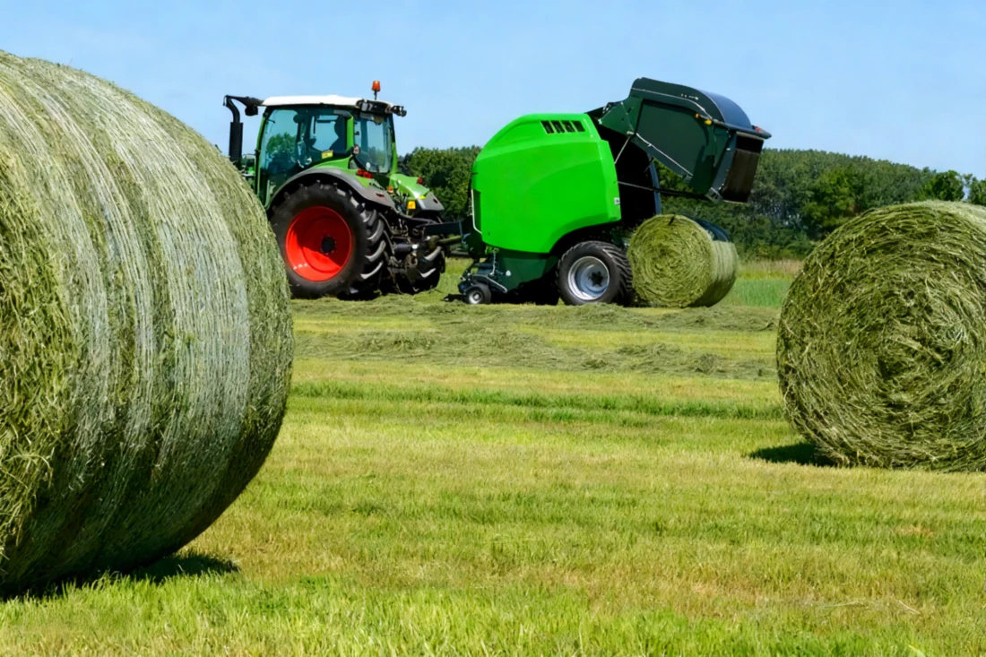 9EP-1950 Round baler working efficiently in the field
